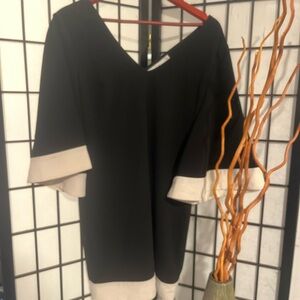ALI & JAY Elegant Black V-Neck Top